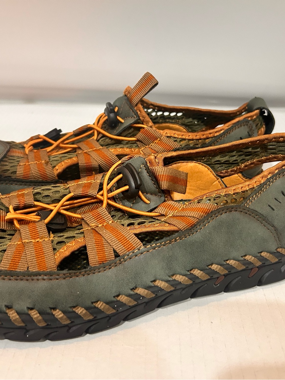 Men's Size 10 (43) Athletic Outdoor Water Shoes